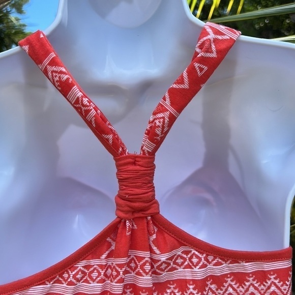 Poof A fun orange and white top. Straps come together and back in a Y shape. - Picture 6 of 11